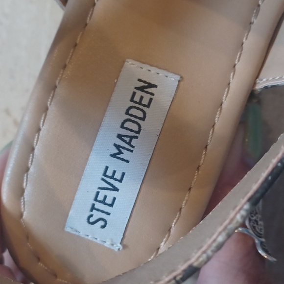 Steve Madden Fifer Trendy Python Print Wedge Sandals - Picture 6 of 10